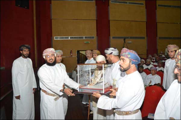 مجموعة من صور حفل تدشين الحملة الوطنية "ابدأ بنفسك" الخميس 1/12015م .. بقاعة اوبار بالمديرية العامة للتراث والثقافة بمحافظة ظفار